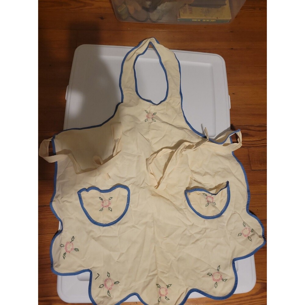Vintage Cream BIB APRON Pocket Blue Trim Pink Flower Embroidery Detail Bow Tie